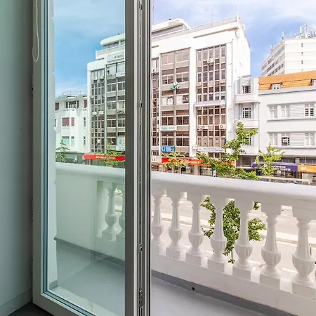 דירה Iconic White Loft - Avenida אבאירו