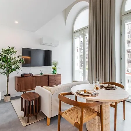 Iconic White Loft - Avenida