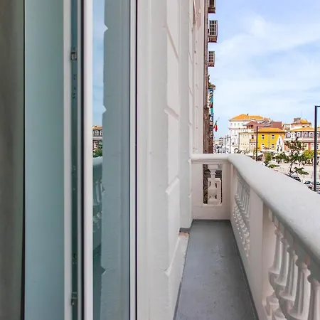 Iconic White Loft - Avenida Апартаменты Авейру