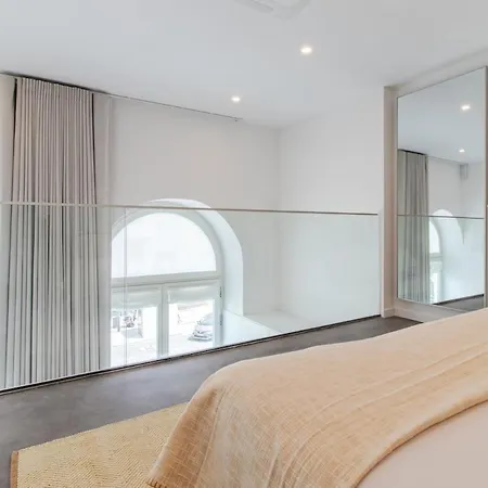 Iconic White Loft - Avenida דירה