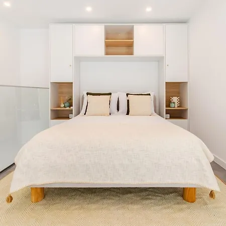 Iconic White Loft - Avenida * אבאירו