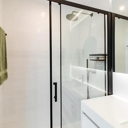 Iconic White Loft - Avenida דירה