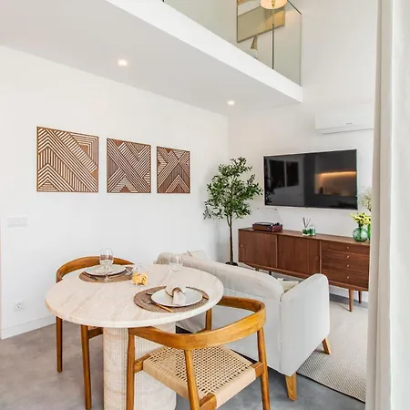 Iconic White Loft - Avenida * Авейру