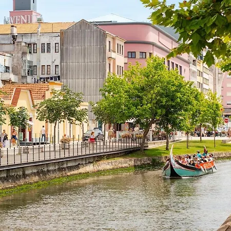 Iconic White Loft - Avenida