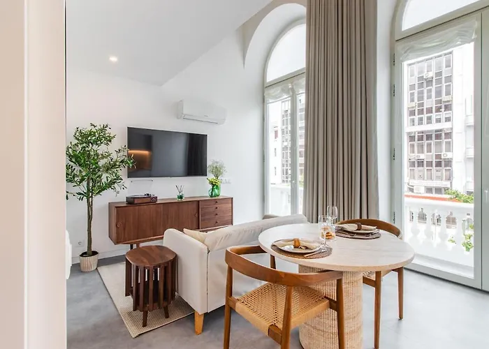 Iconic White Loft - Avenida