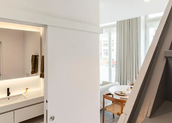 Iconic White Loft - Avenida Apartment