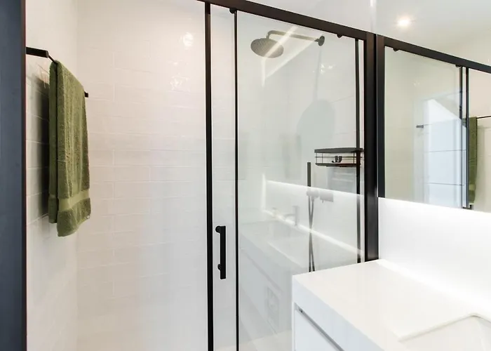 Iconic White Loft - Avenida Apartment