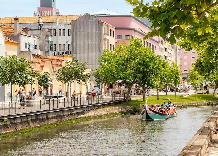 Iconic White Loft - Avenida